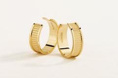 Unlock Marks 18K Stripe Gold Ear Cuff