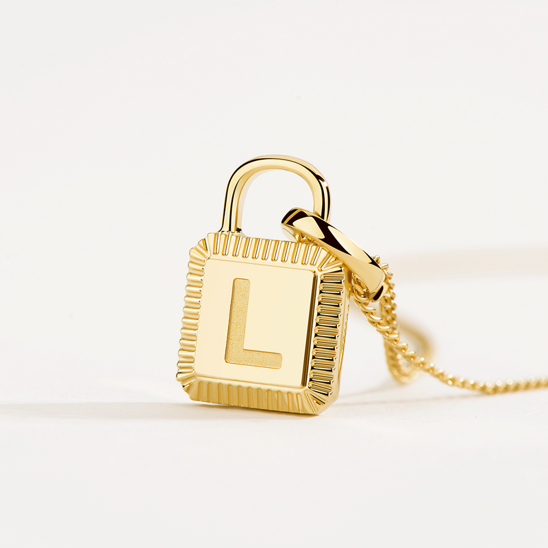 Unlock Classic - 18K Lock Personalized Gold Pendant