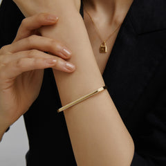 Unlock 18K Diamond Edge Bangle