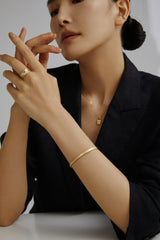 Unlock Marks 18K Round Gold Bangle