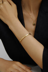 Unlock Marks 18K Round Gold Bangle