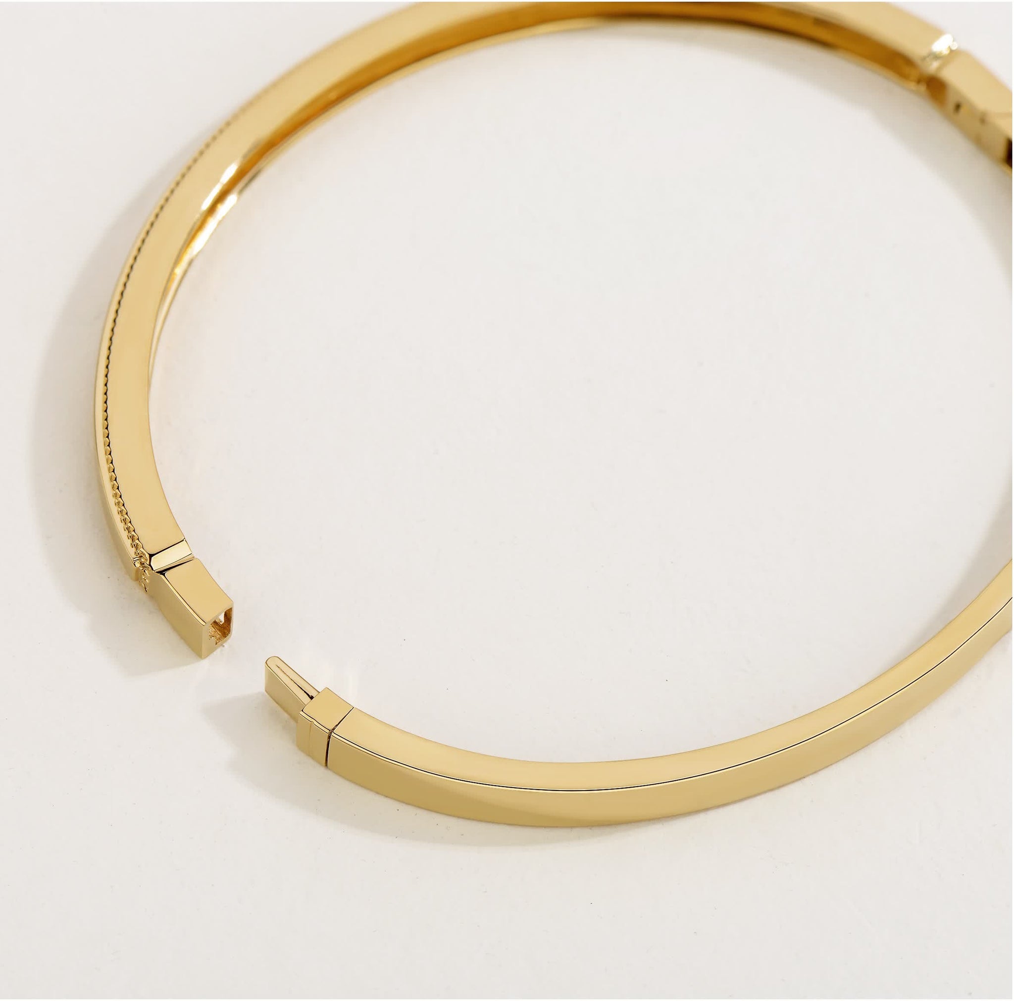 Unlock Marks-18K Round Gold Bracelet
