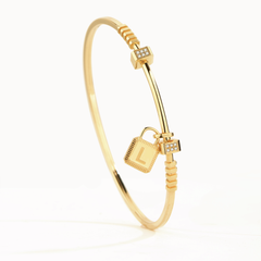 Unlock 18K Gold Pendant Bangle