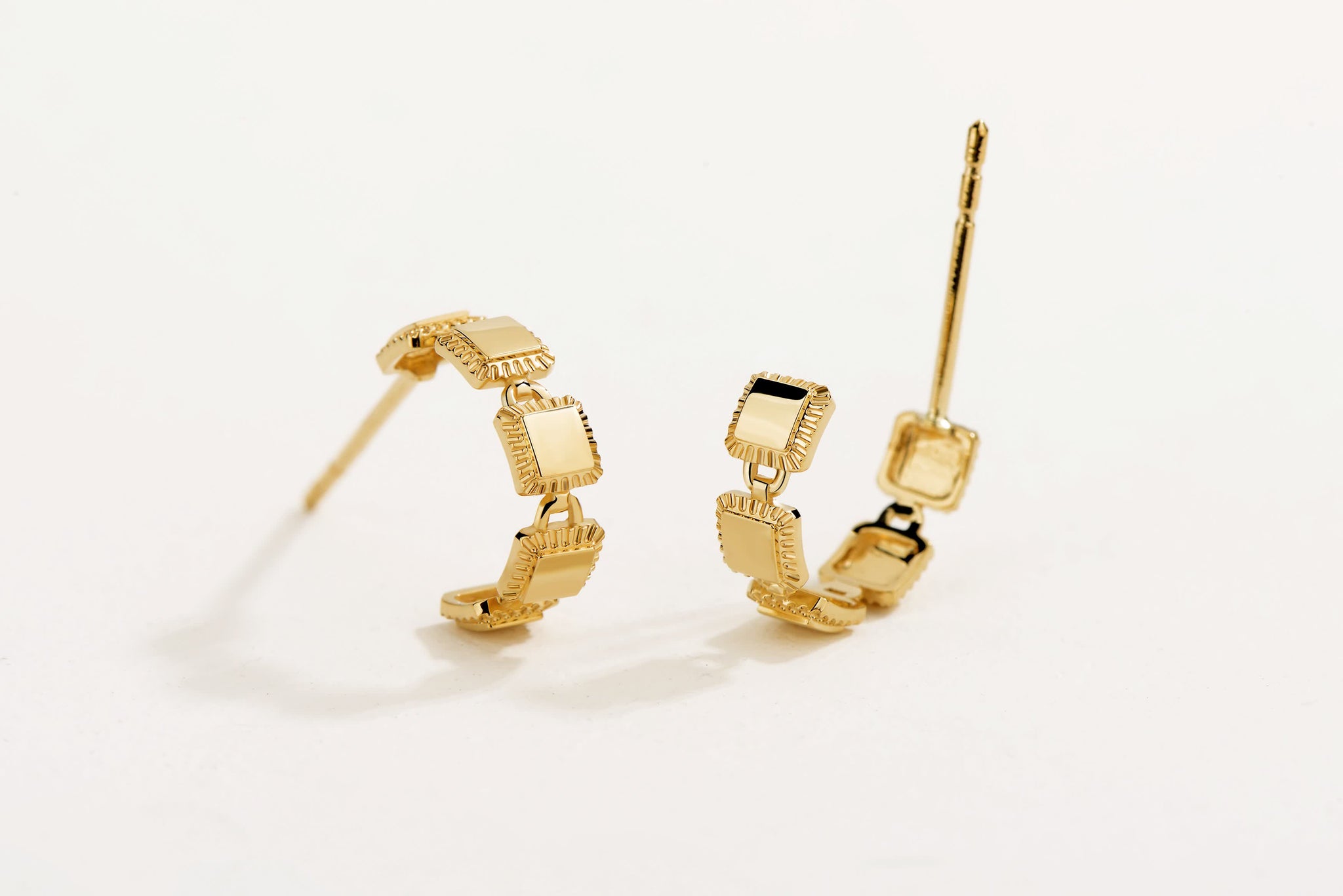 Unlock-18K Lock Infinite Gold Earrings