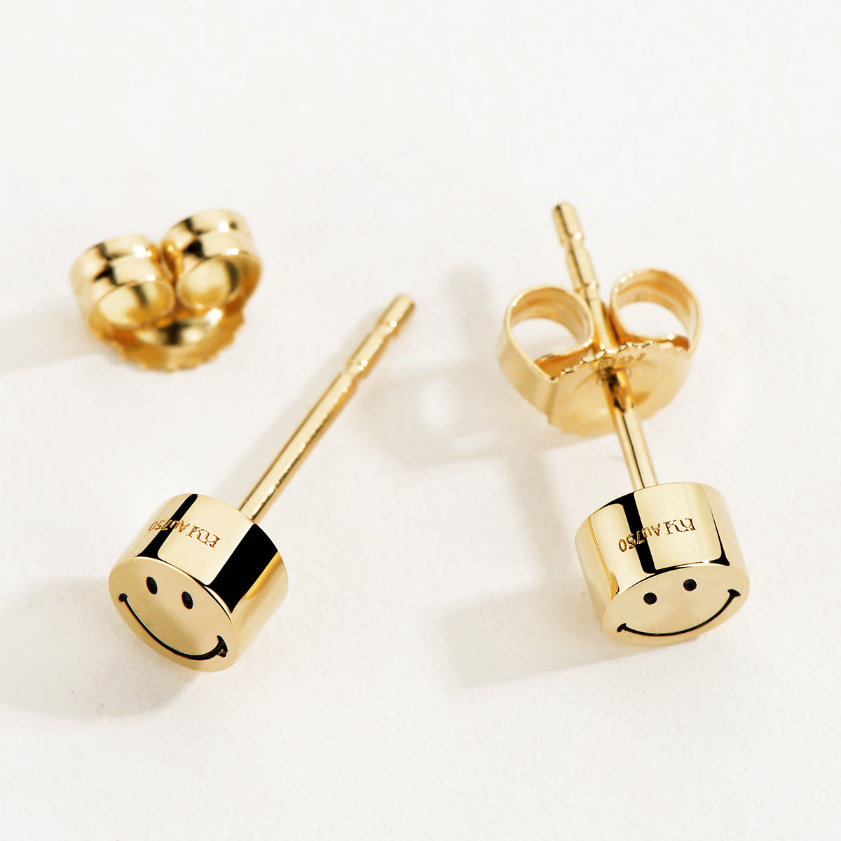 KKLUExSMILEY® Smiley Charm Gold Earrings