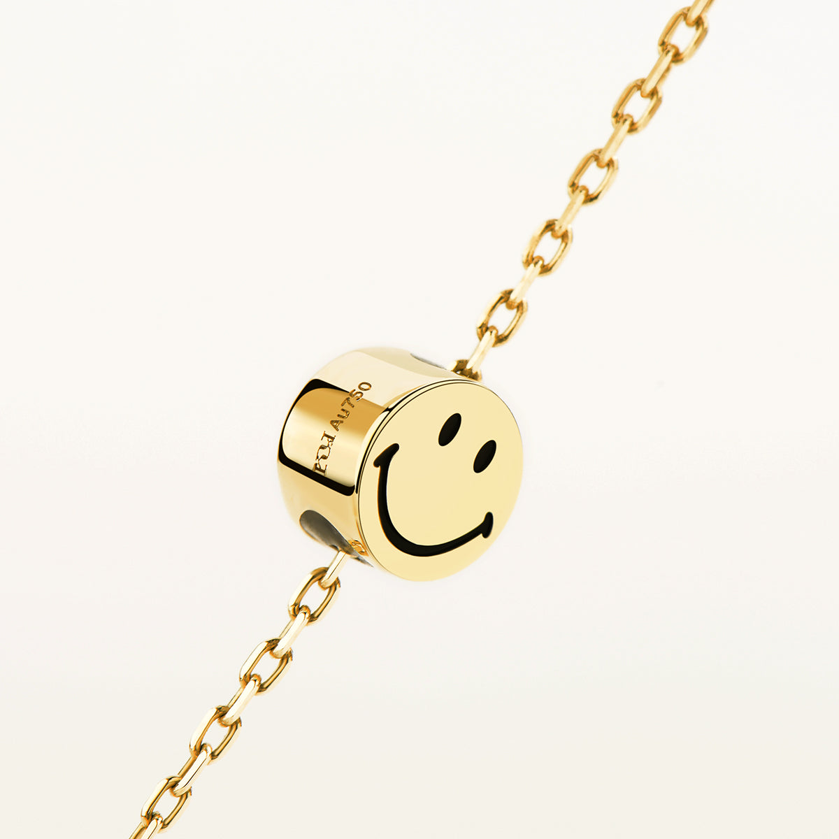 KKLUExSMILEY® Smiley Gold Bead Letter Bracelet