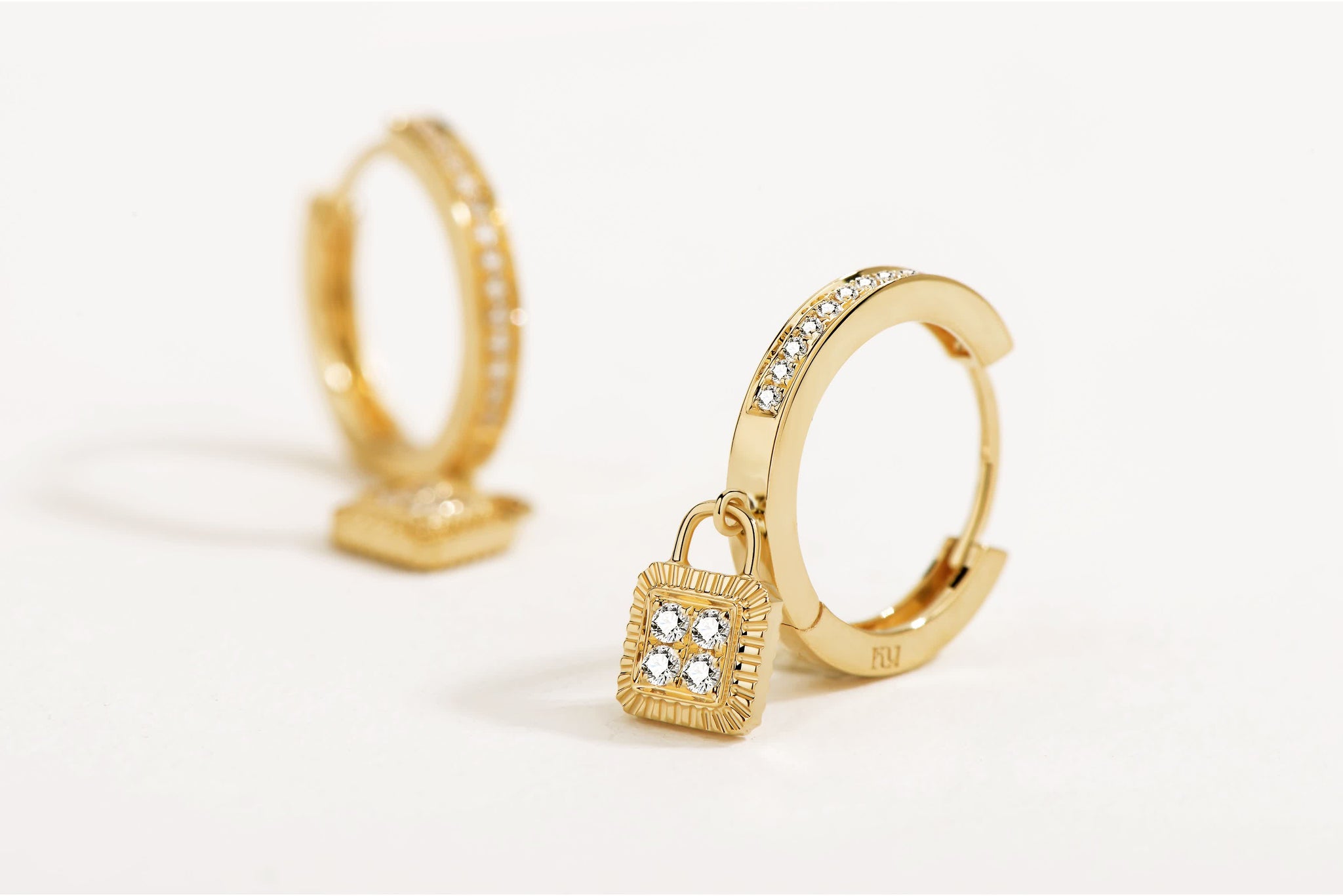 Unlock-18K Diamond Lock Gold Earring
