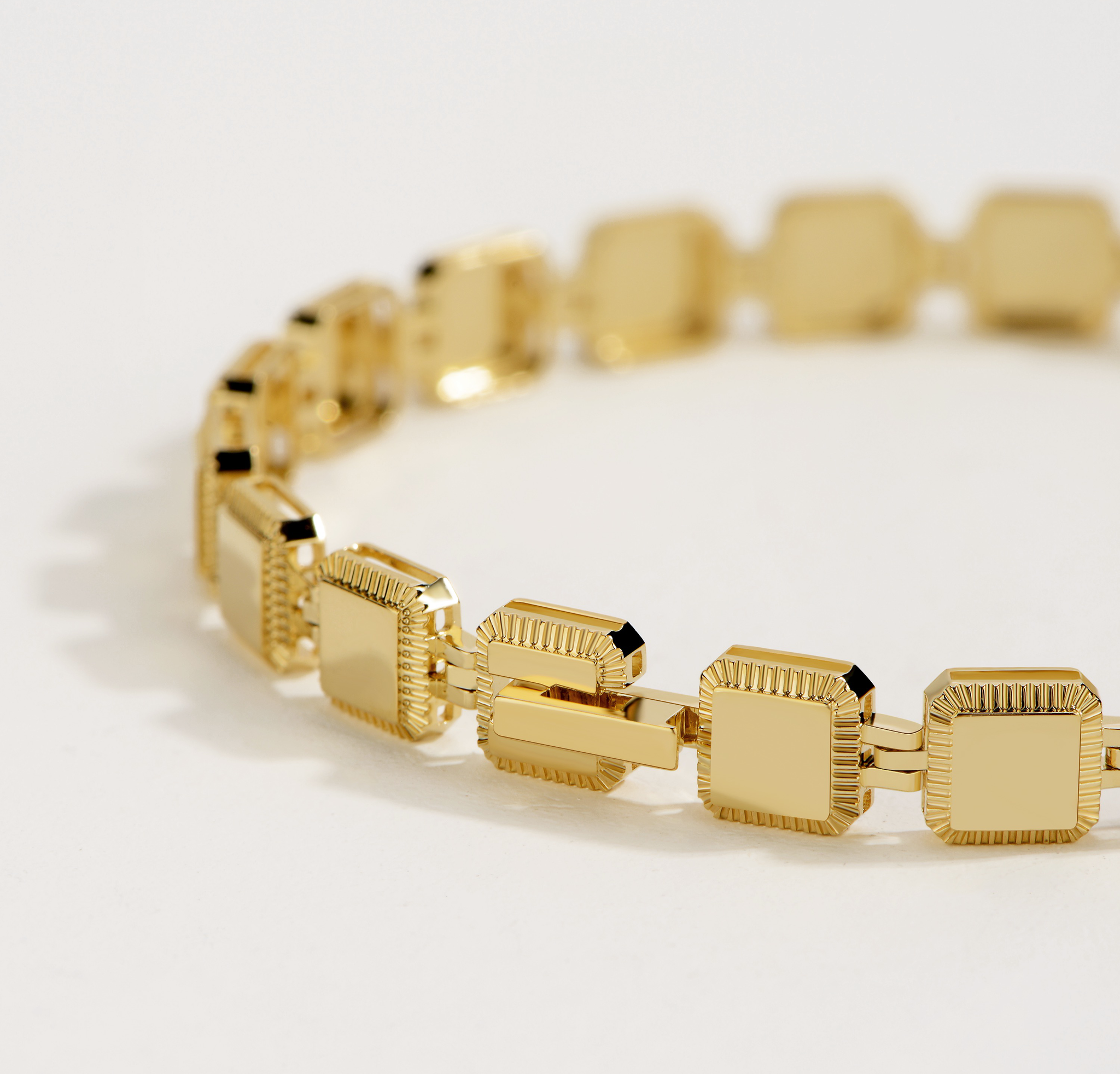 Unlock-18K Lock Infinte Gold Bracelet